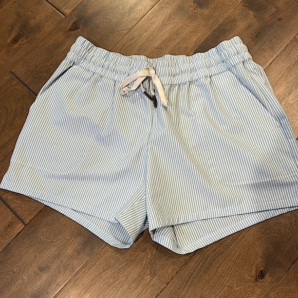 Southern Tide Neeley Brrr Skip Stripe Performance Short - Picture 4 of 6